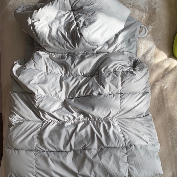 Hollister Grey Vest - Picture 5 of 5